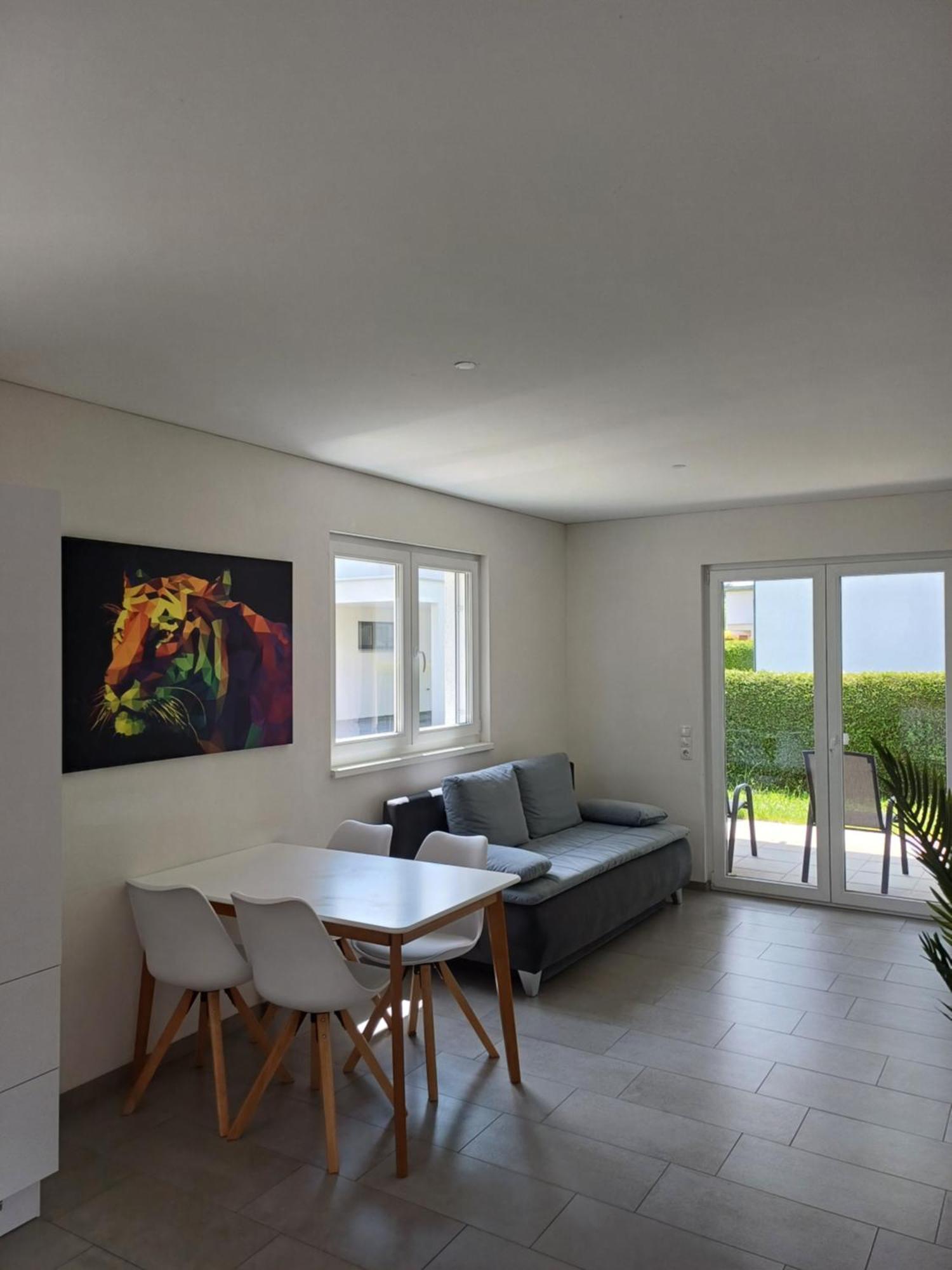 Crown Living Design Apartment - Gratis Parkplatz - Wlan - Kueche - Self Check-In Altach Екстер'єр фото
